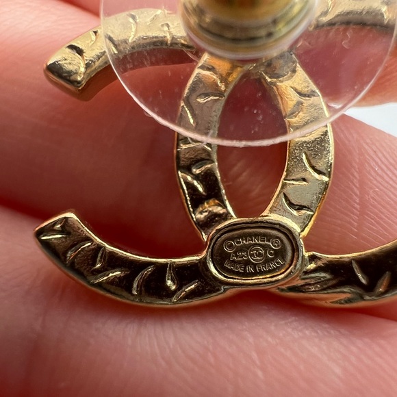 NWOT AUTH 2023 Chanel CC stud Earrings - Picture 7 of 8